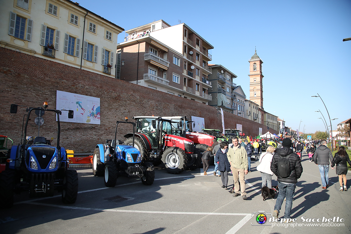 VBS_6269 - 10.ma Fiera Nazionale del Tartufo e Fiera dei Santi.jpg